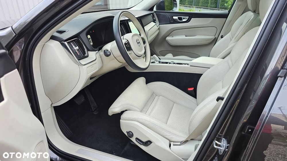 Volvo XC 60 B5 B AWD Ultimate Bright - 8