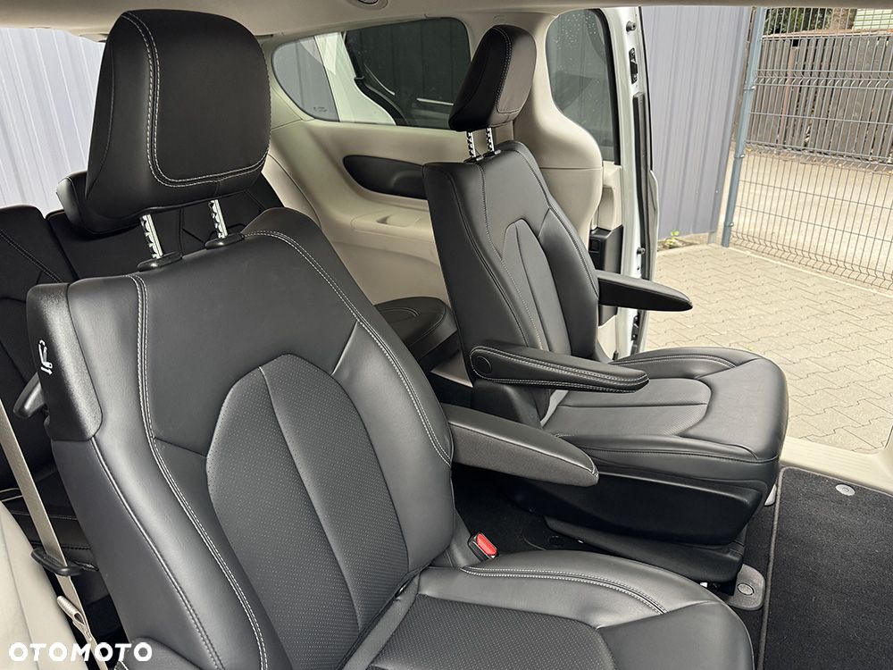 Chrysler Pacifica - 16