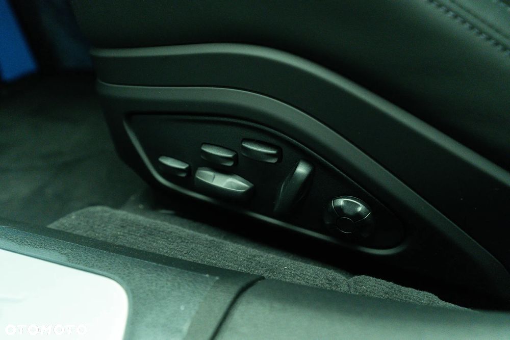 Porsche Panamera 4 E-Hybrid PHEV - 26