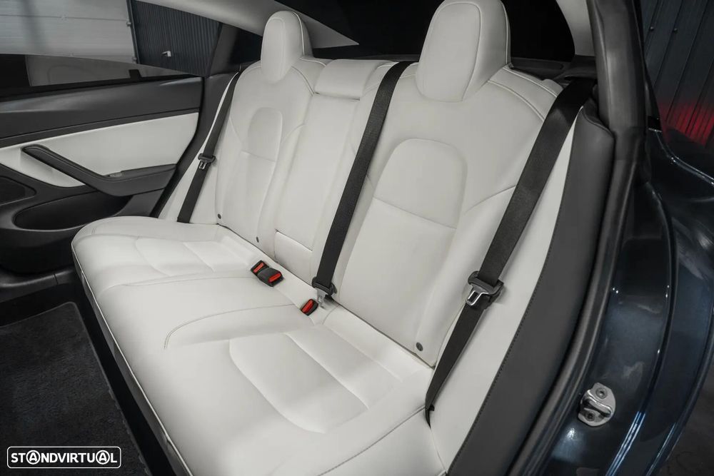 Tesla Model 3 Performance Dual Motor AWD - 24
