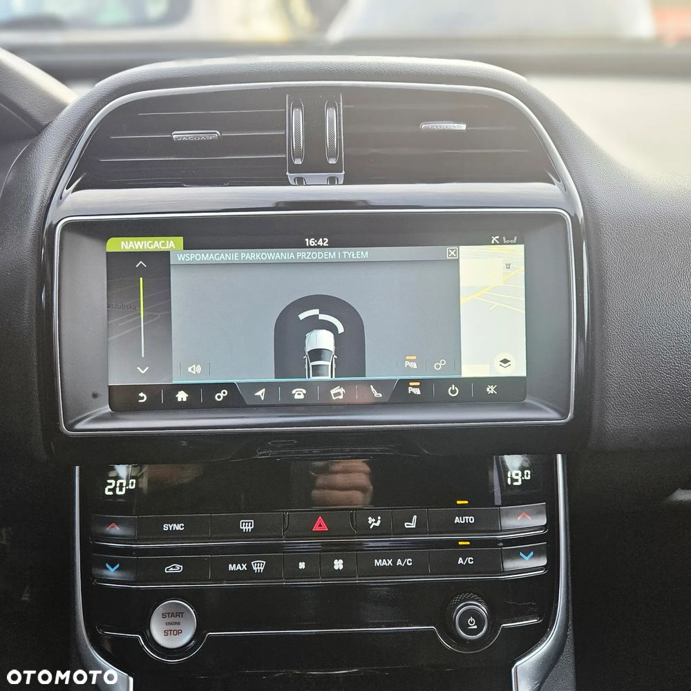 Jaguar XE - 37