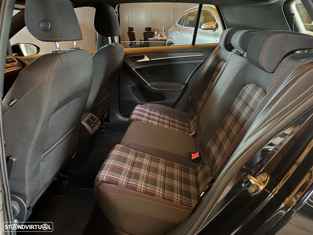 VW Golf 2.0 TSI GTI DSG Performance - 24