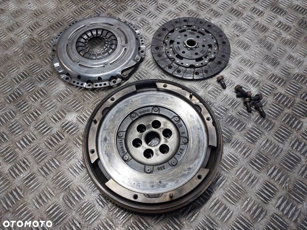 KOŁO DWUMASOWE + TARCZA + DOCISK OPEL ASTRA J  1.6 TURBO 55564555 - 1