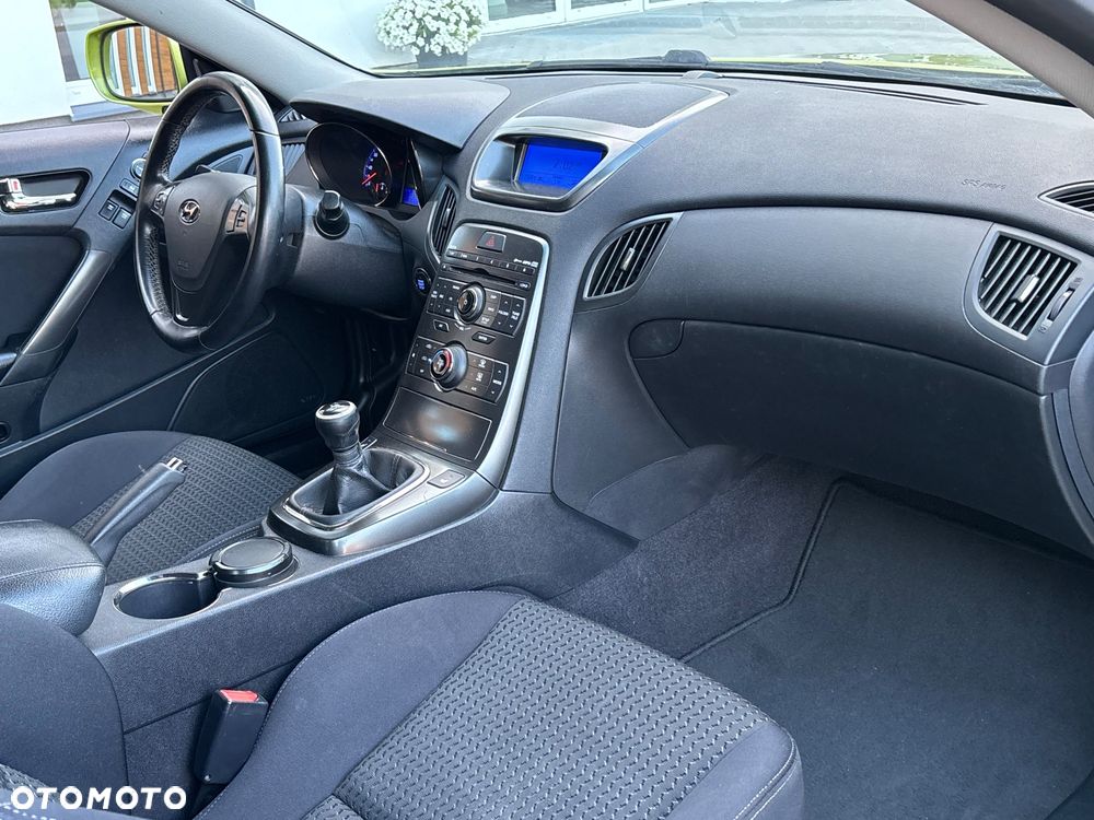 Hyundai Genesis Coupe 2.0 T - 31