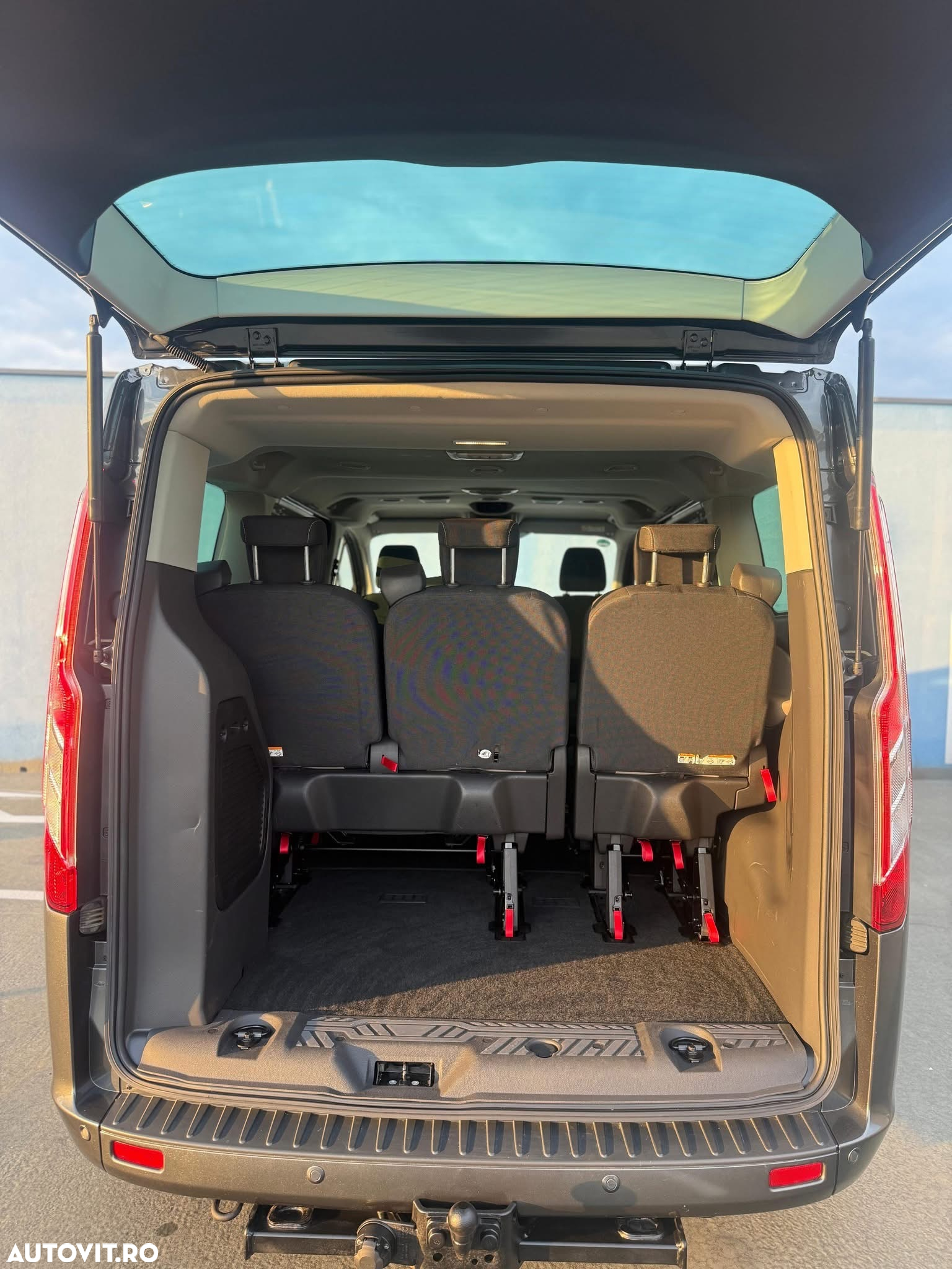 Ford Tourneo Custom Bus 320 2.0 EcoBlue 130 CP L1H1 Titanium - 17