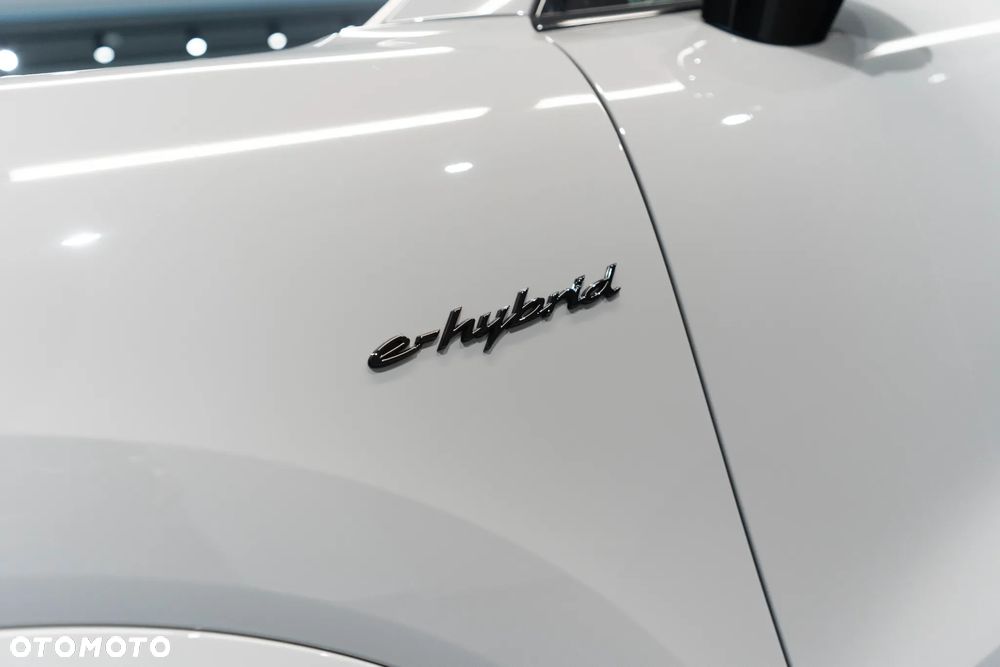Porsche Cayenne E-Hybrid PHEV Black Edition - 39