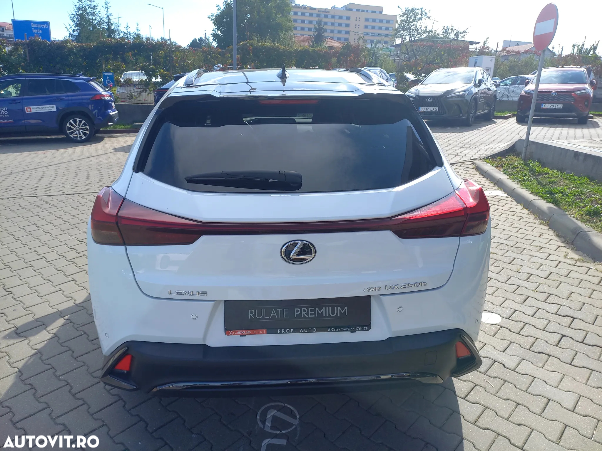 Lexus UX 250h 2.0L HEV 20H- (178 HP) 4X4 CVT F Sport - 9