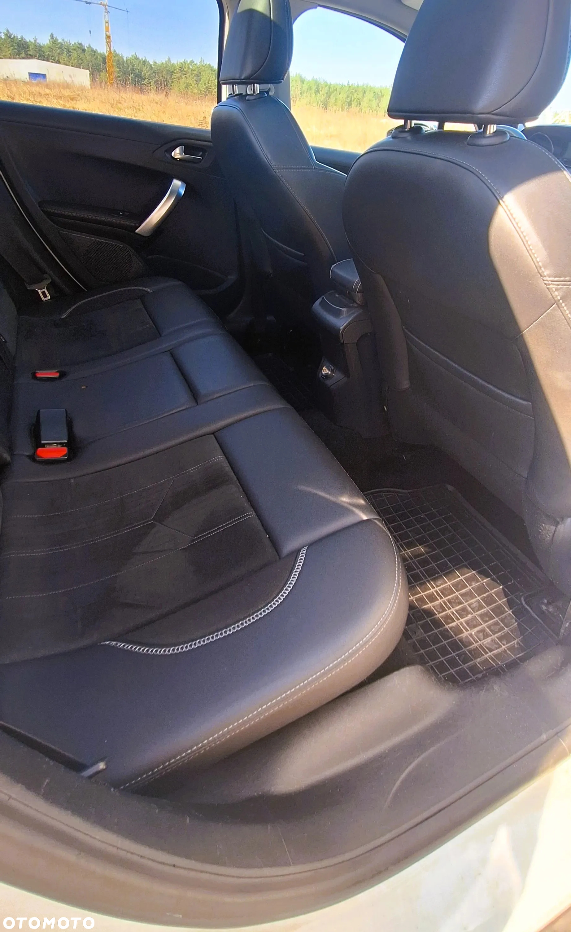 Peugeot 2008 1.2 Pure Tech Allure S&S - 15