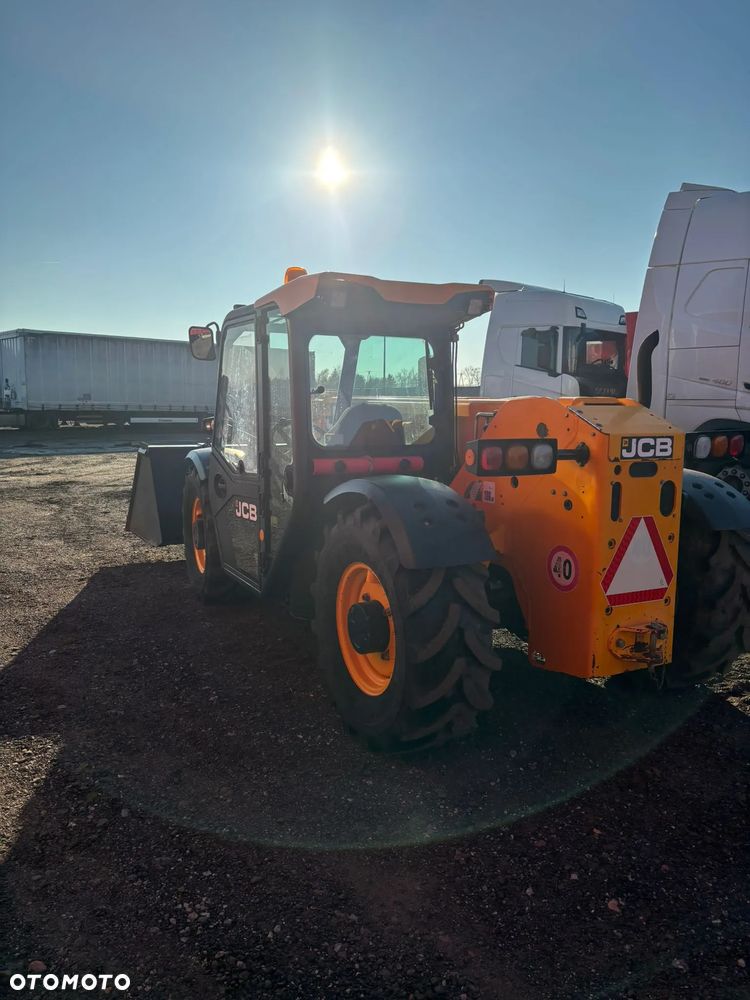 JCB 527-58 Agri Turbo - 7