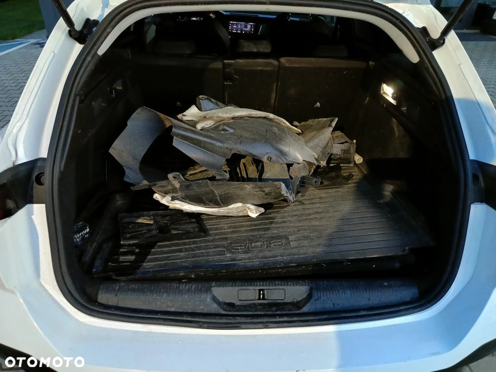 Peugeot 308 SW BlueHDi 130 EAT8 Allure - 19