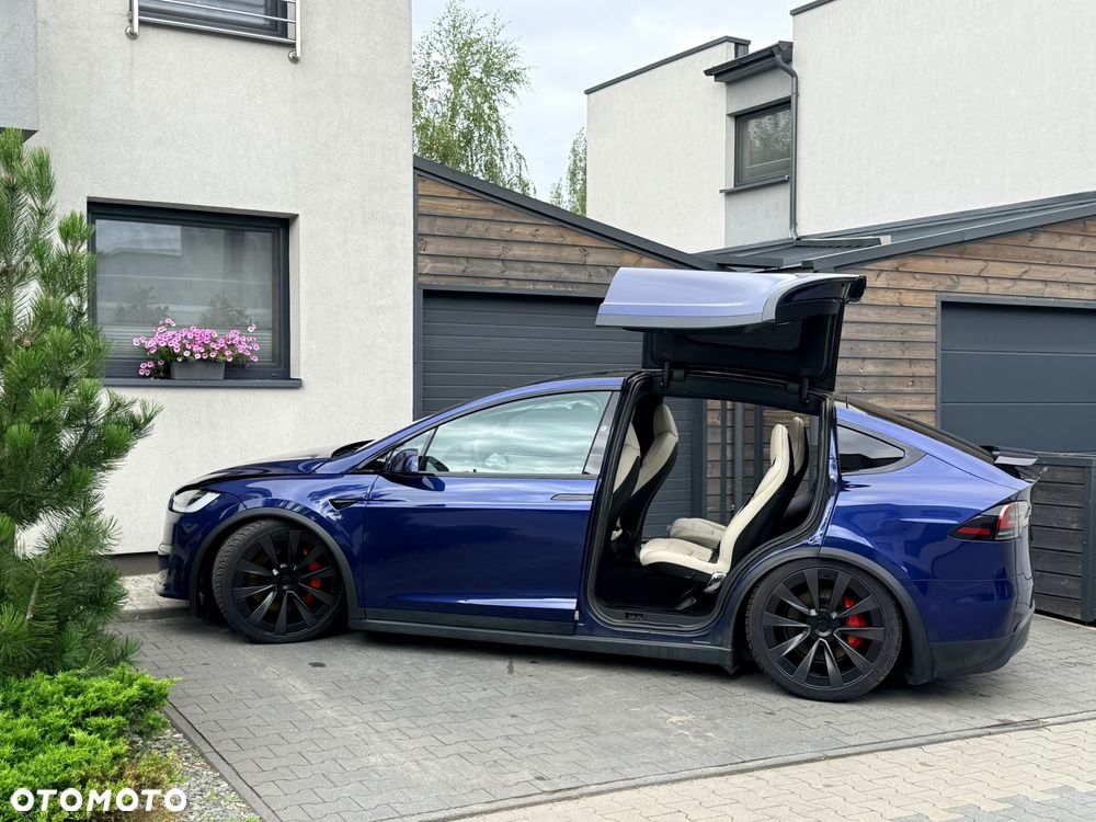 Tesla Model X Plaid - 17
