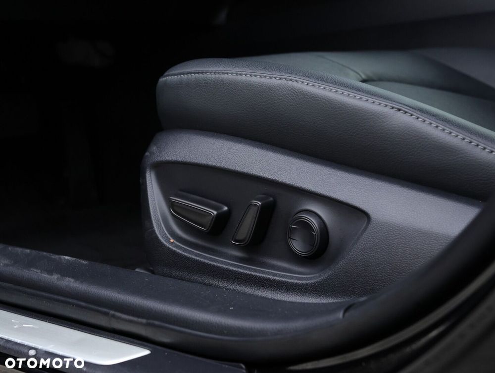 Toyota Camry 2.5 Hybrid Comfort CVT - 13