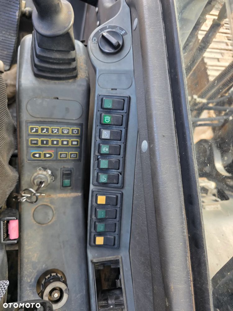 Volvo EC240 LC - 15