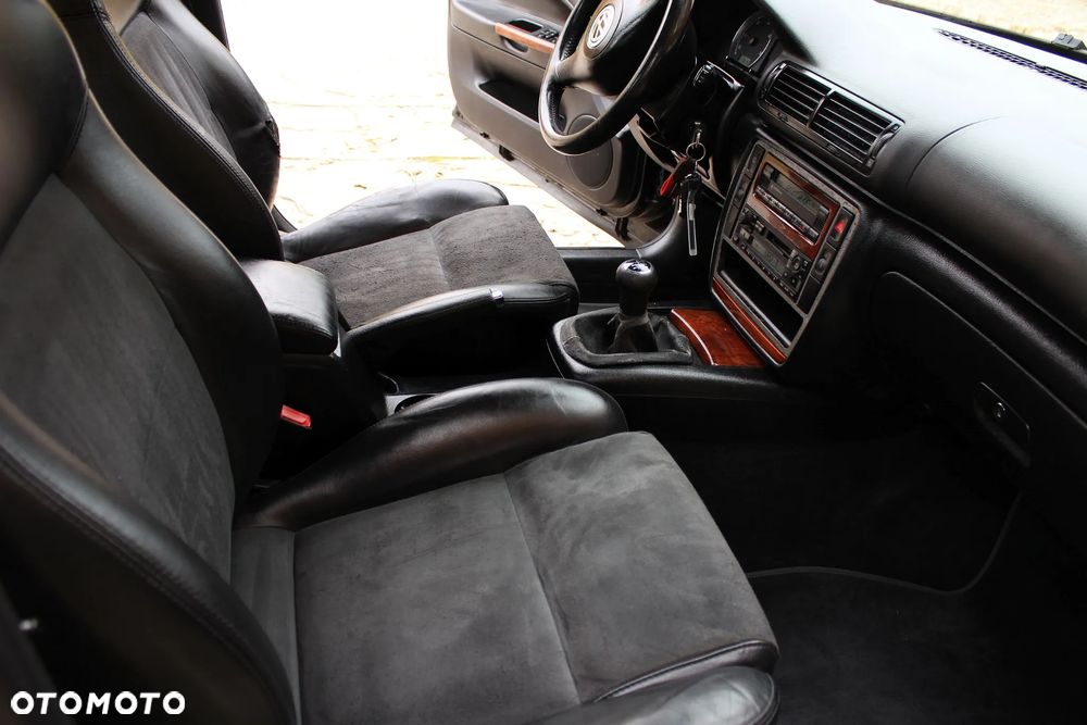 Volkswagen Passat 1.9 TDI Exclusive - 19