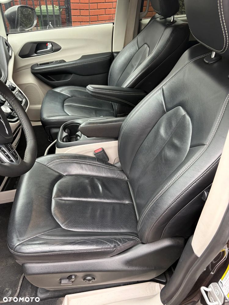 Chrysler Pacifica - 13