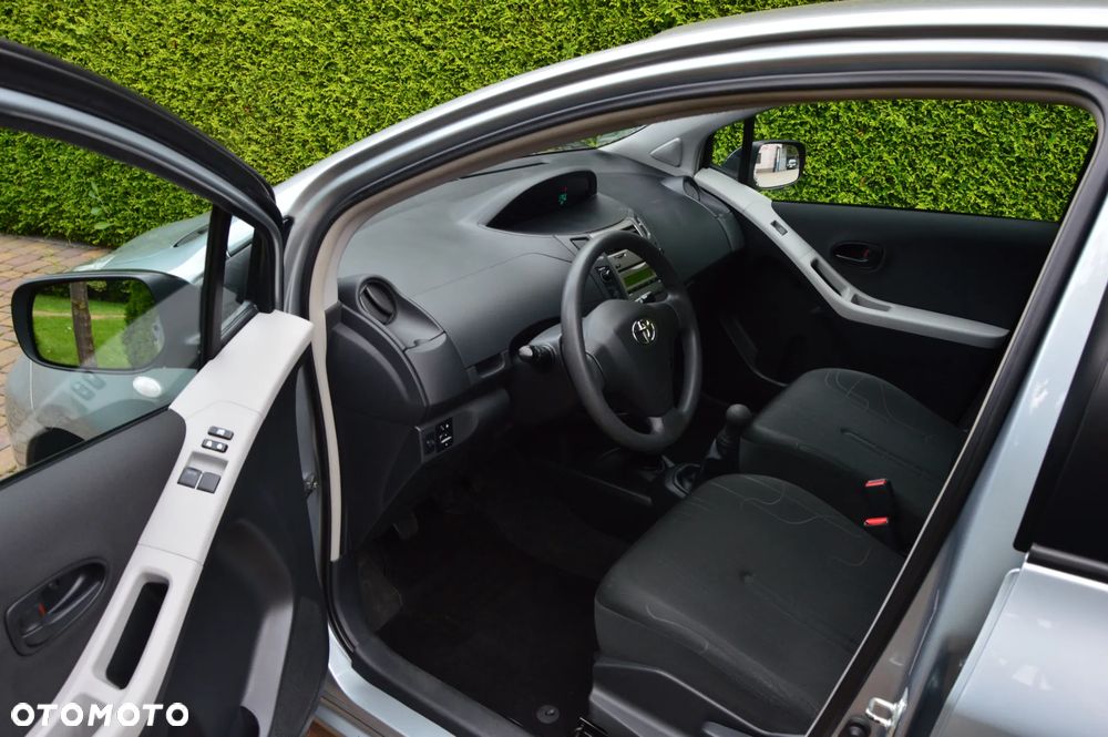 Toyota Yaris - 10