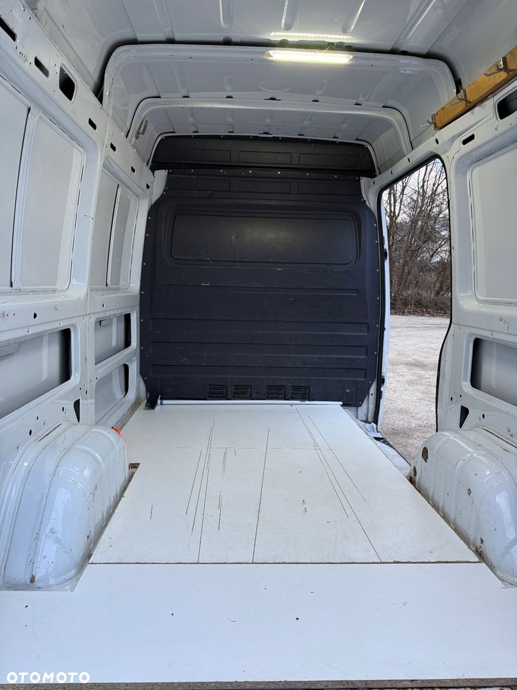 Mercedes-Benz Sprinter - 5