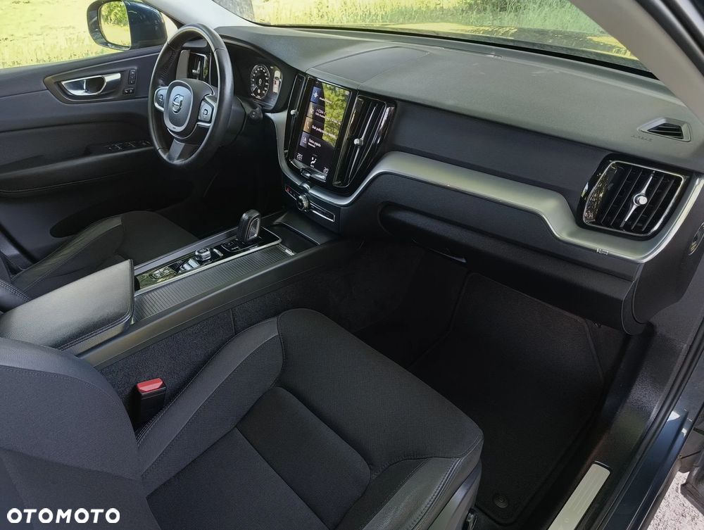 Volvo XC 60 B4 B Geartronic Momentum Pro - 28