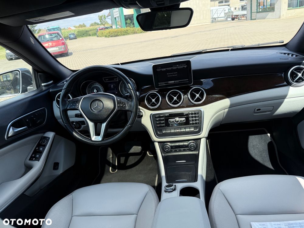 Mercedes-Benz CLA 250 4-Matic AMG Line - 17