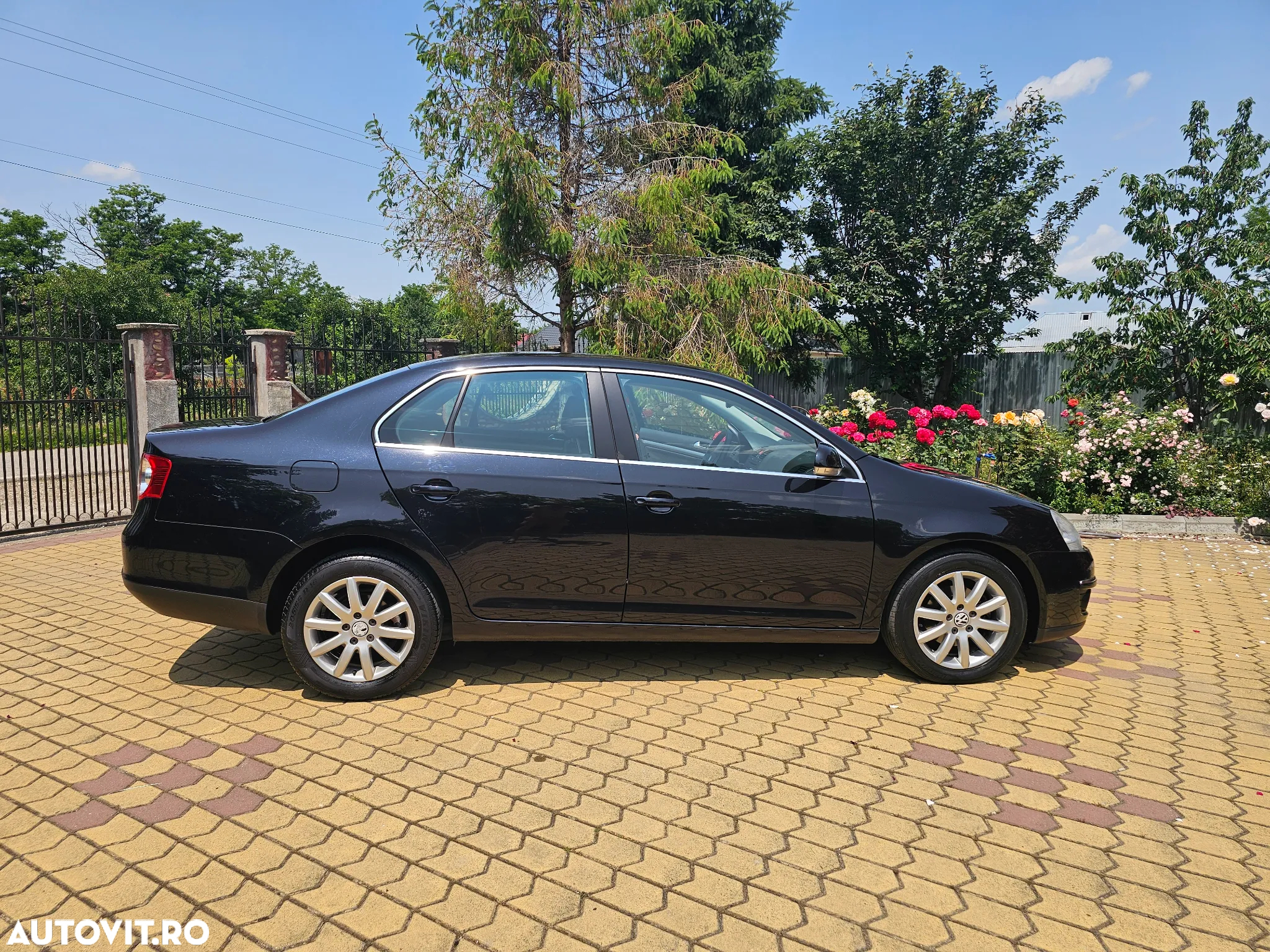 Volkswagen Jetta 1.9 TDI DPF Comfortline BlueMotion - 11