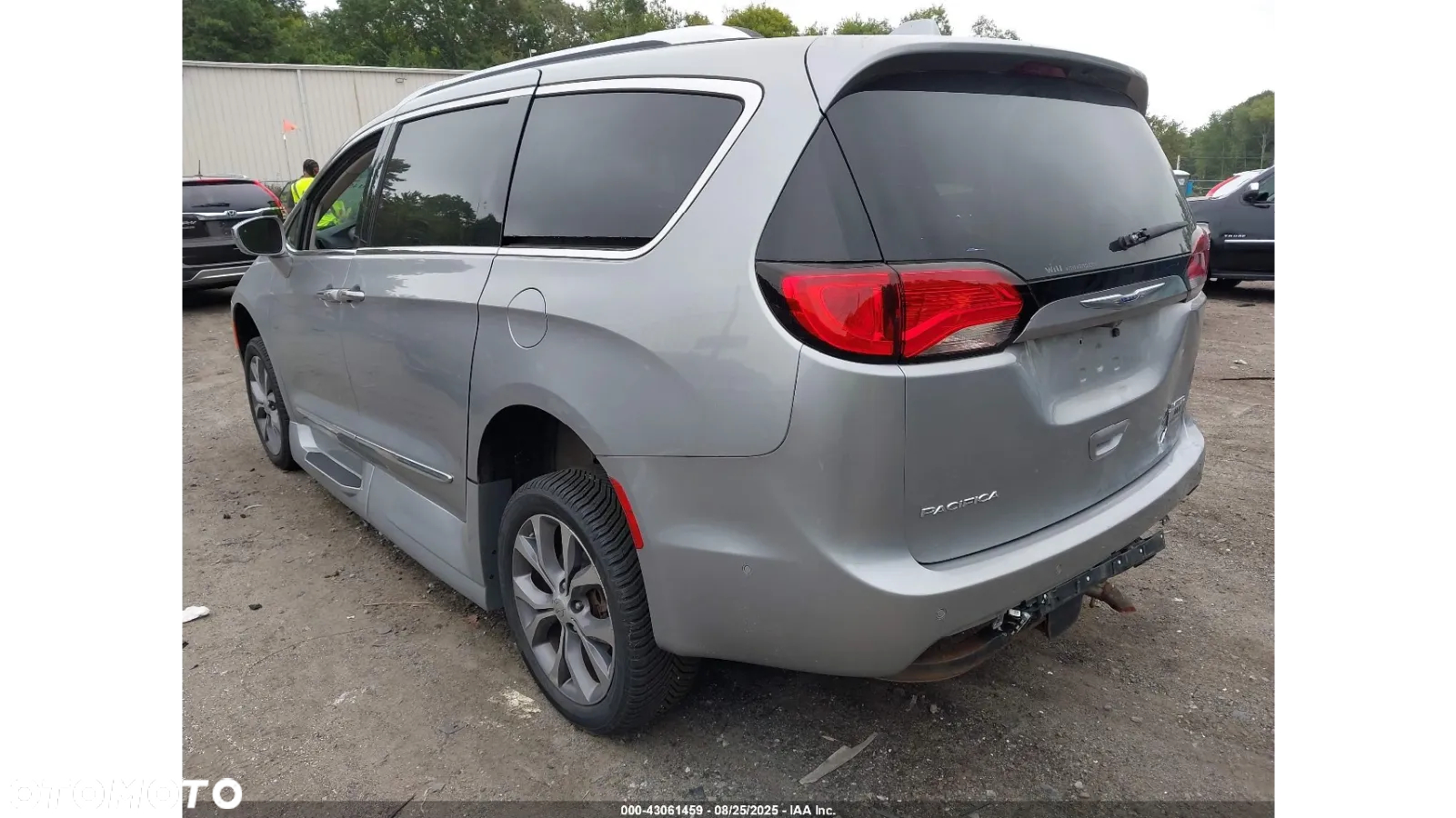 Chrysler Pacifica - 3