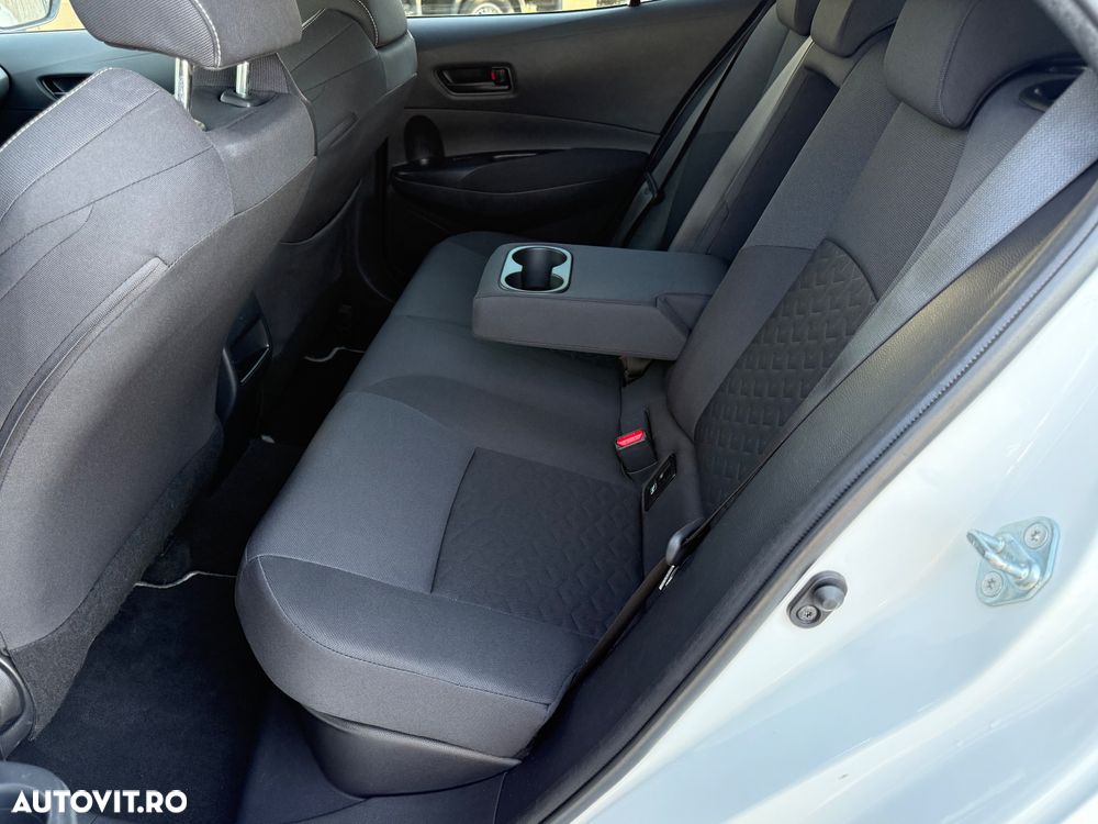 Toyota Corolla 1.8 HSD Business - 17