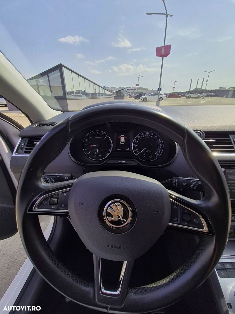 Skoda Octavia 2.0 TDI DSG 4X4 Ambition - 29