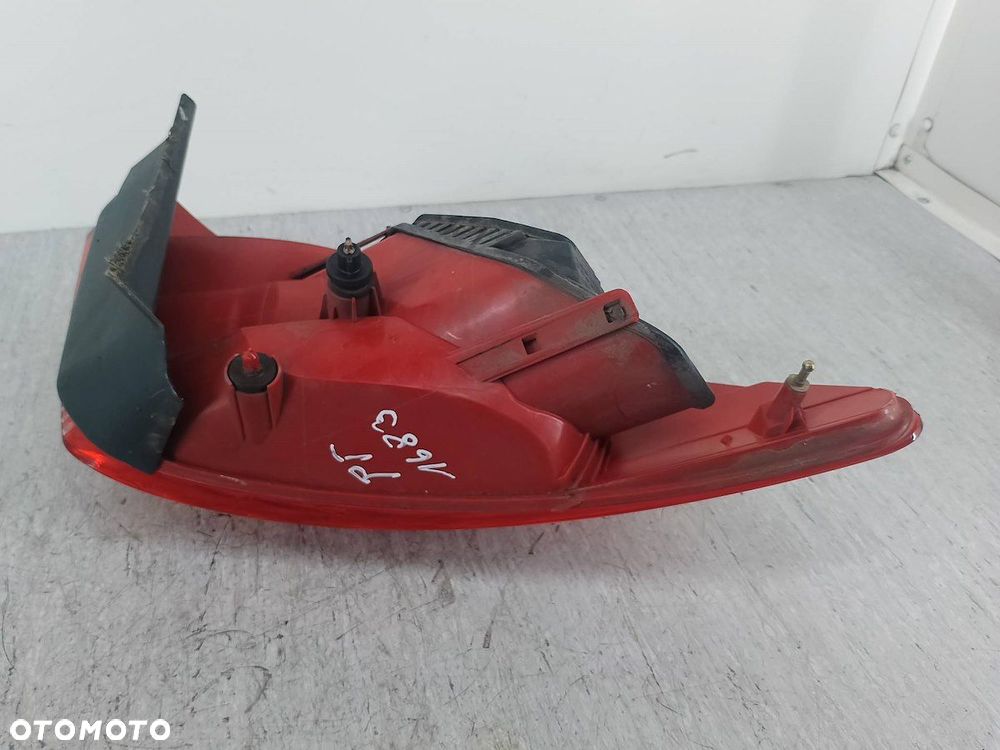 LAMPA TYLNA PRAWA PEUGEOT 407 SW 9641948680 KOMBI - 2
