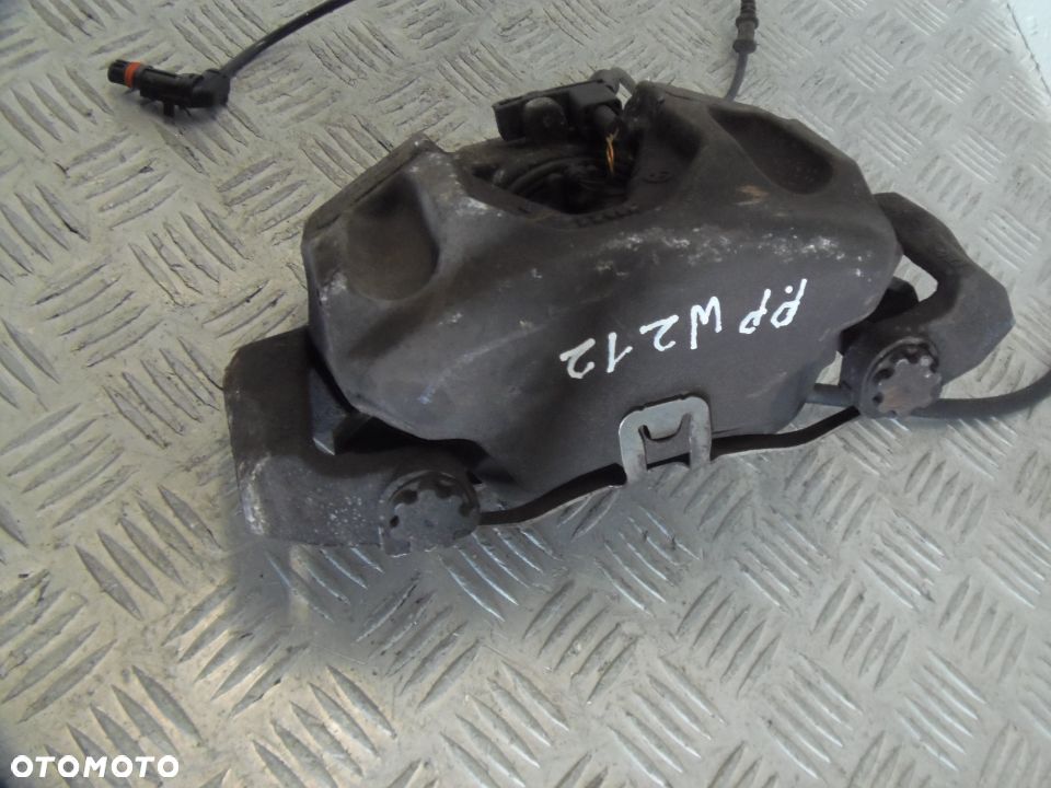 ZACISK PRAWY PRZÓD MERCEDES W212  2.2CDI - 2