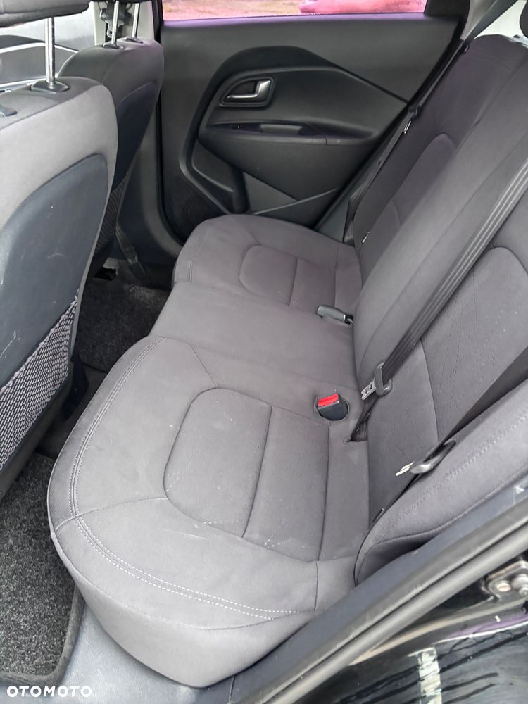 Kia Rio 1.4 M - 9