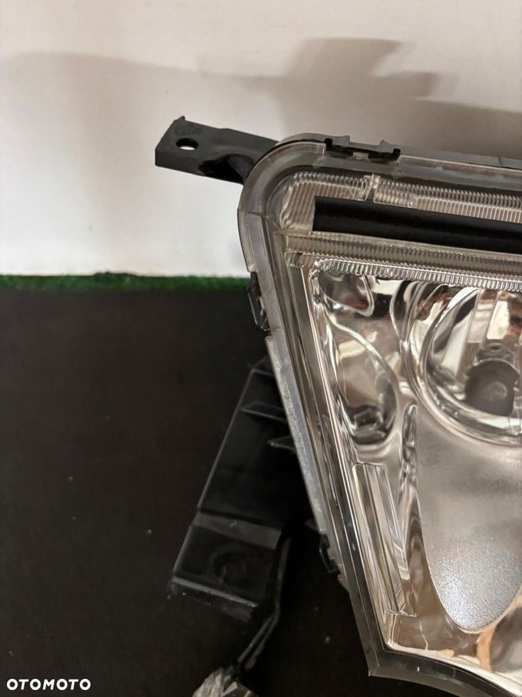 LAMPA LEWA REFLERTOR MITSUBISHI PAJERO SPORT L200 HALOGENOWA DEMONTAŻ EU - 2