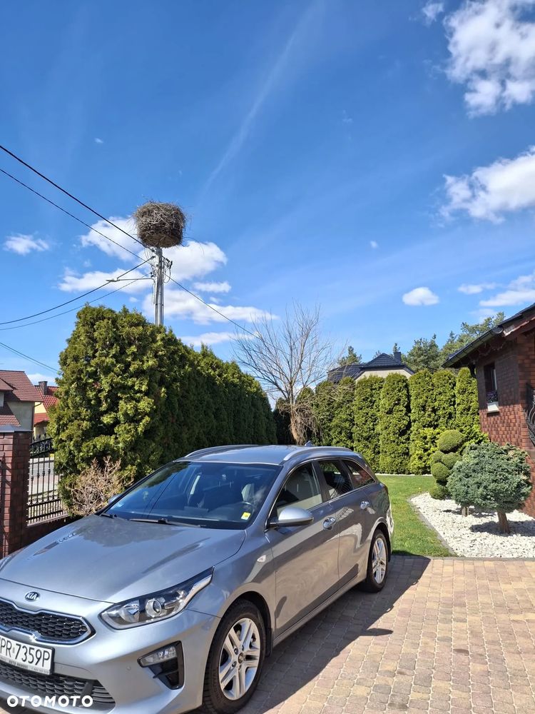 Kia Ceed 1.6 CRDi mHEV M - 4