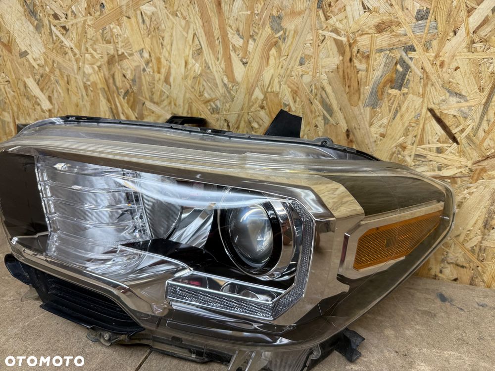 LAMPA LEWA SOCZEWKA LED TOYTOA TACOMA - 18