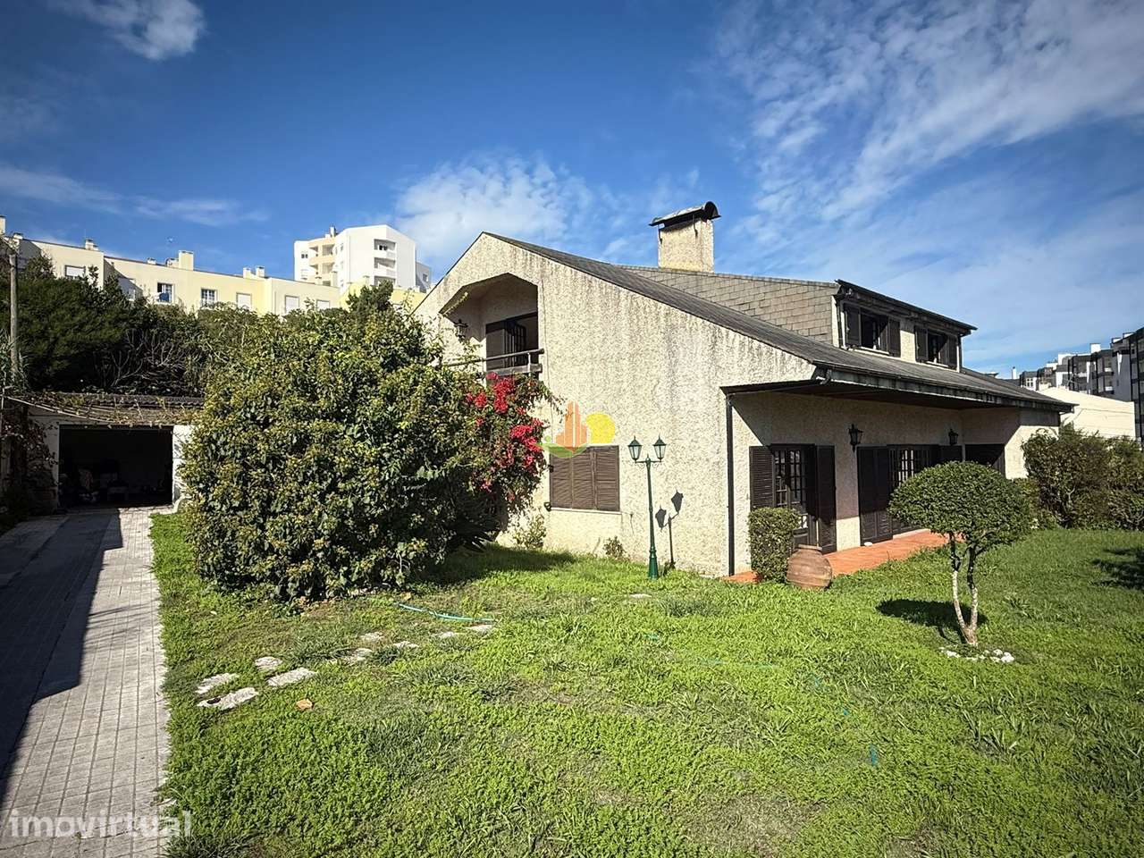 Moradia Isolada inserida num lote com 1220m2 - Grande imagem: 2/58