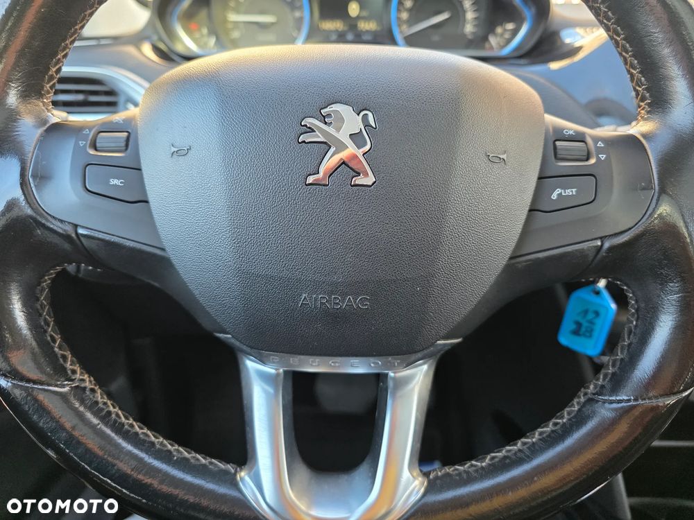 Peugeot 2008 1.2 Pure Tech Style S&S EAT6 - 17