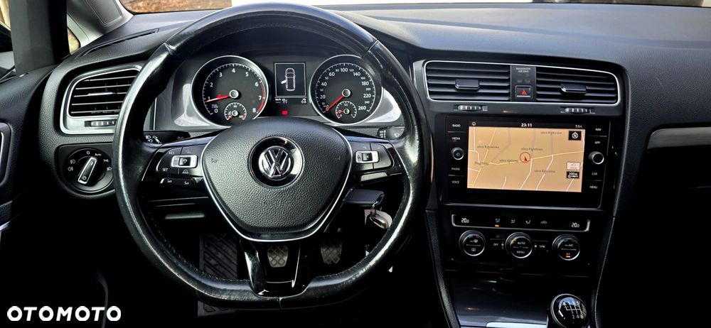 Volkswagen Golf - 11
