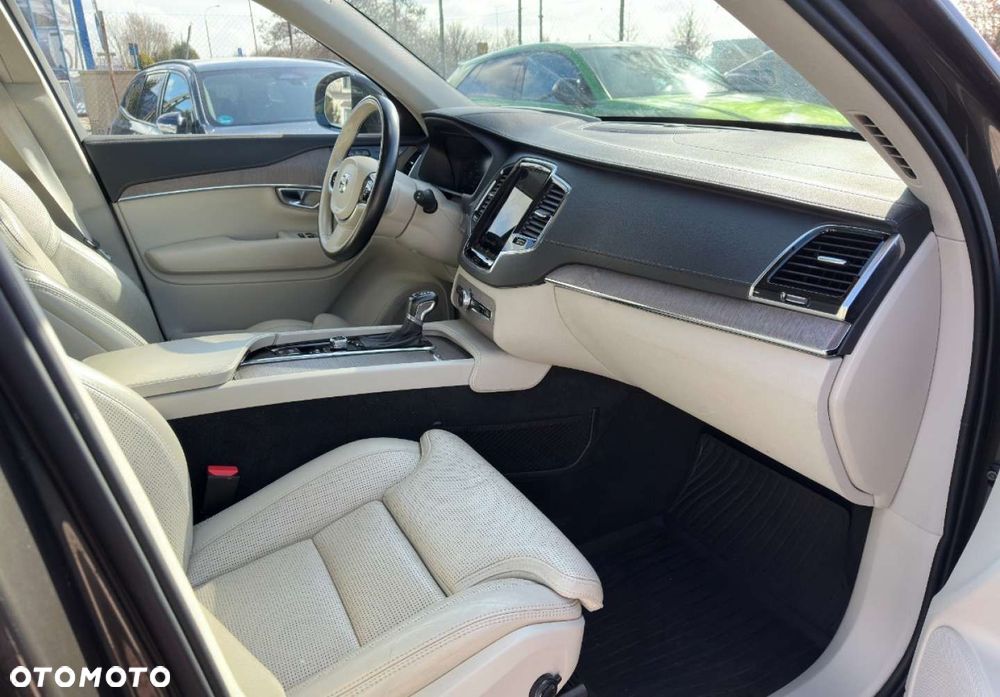 Volvo XC 90 - 21