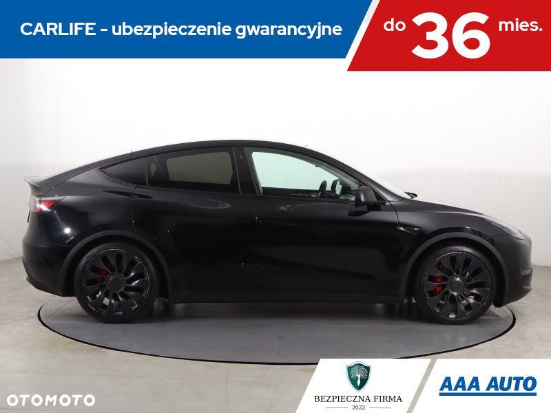 Tesla Model Y - 8