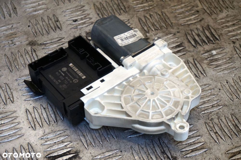 SILNICZEK SZYBY LEWY PRZÓD PASSAT B6 1K0959793L 1K0959701P VOLKSWAGEN 2005-2010 - 2