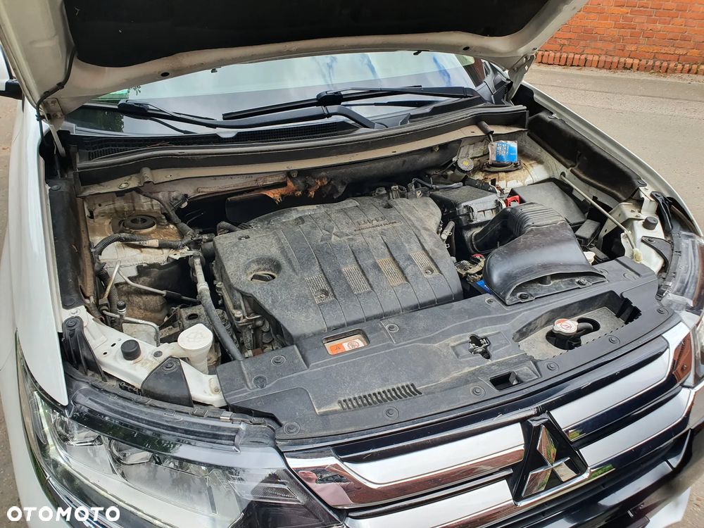 Mitsubishi Outlander 2.2 DI-D 4WD Automatik Edition 100+ - 26