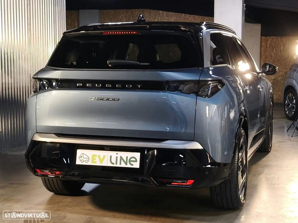 Peugeot E-5008 - 13