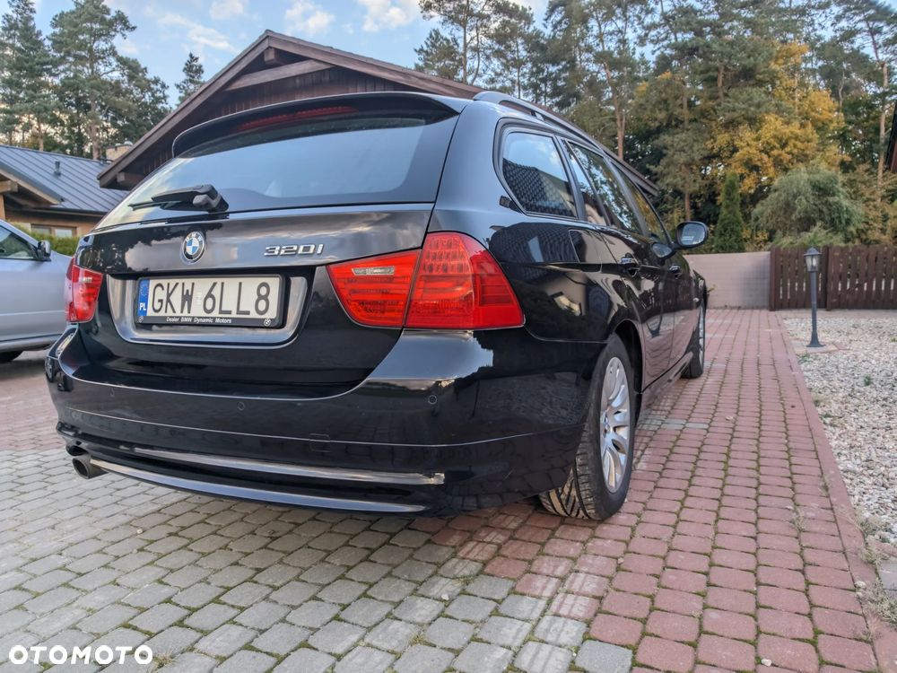 BMW Seria 3 320i Touring - 8
