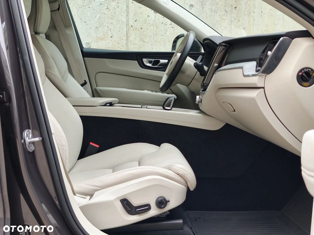 Volvo XC 60 B4 D AWD Plus Bright - 14