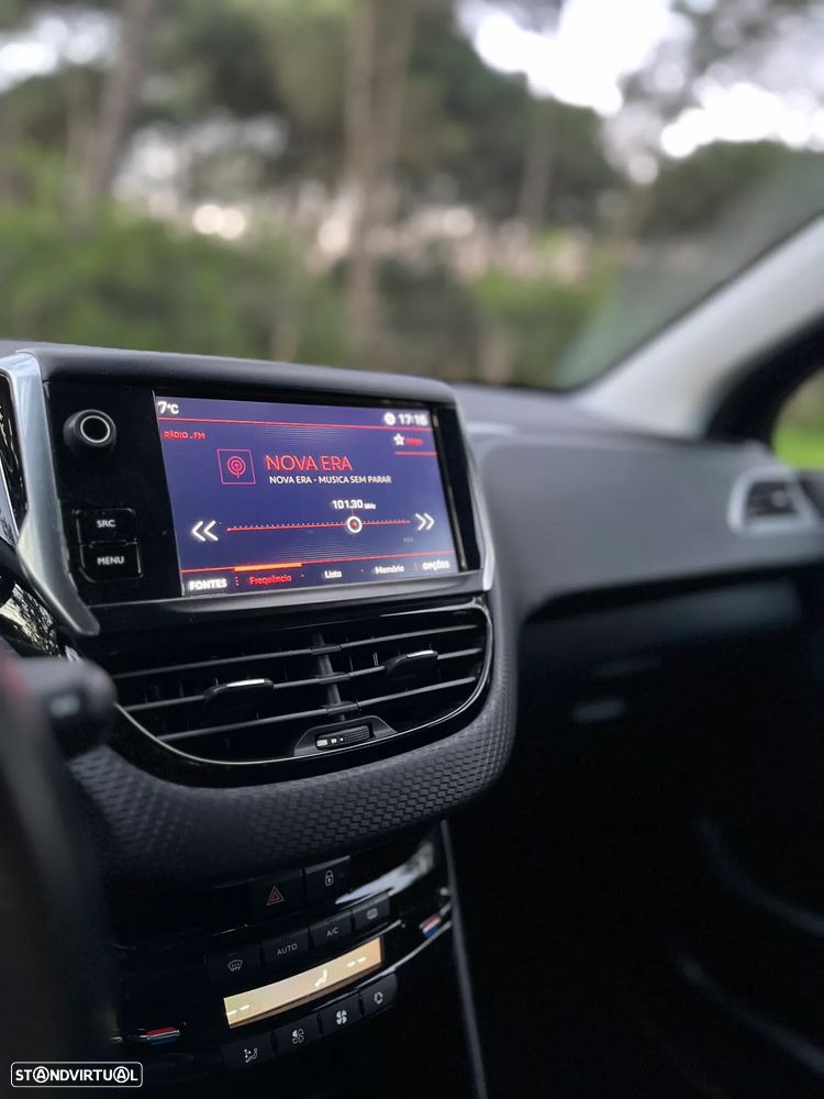 Peugeot 2008 1.2 PureTech GT Line - 11