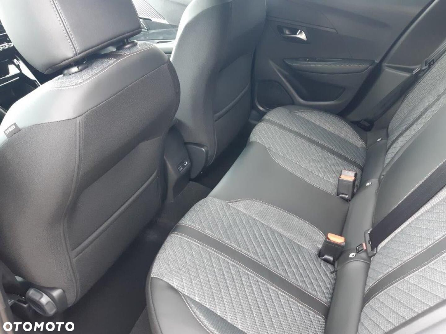 Peugeot 208 - 7