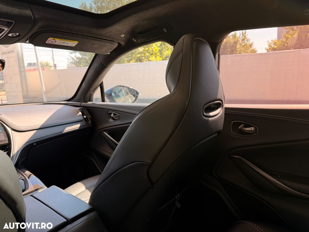 Aston Martin DBX - 23