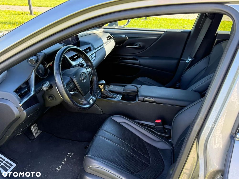 Lexus ES 300h F Sport - 8