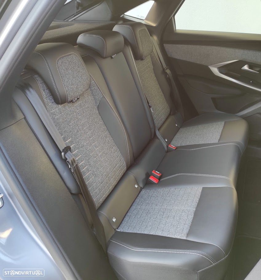 Peugeot E-3008 Allure - 28