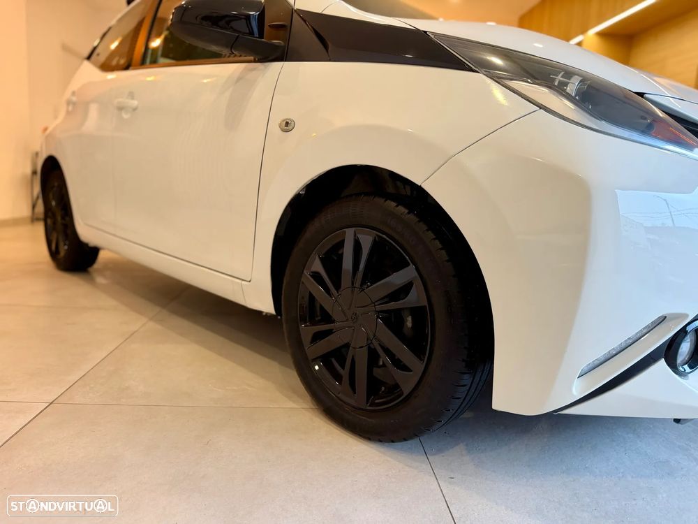 Toyota Aygo x-wave - 11