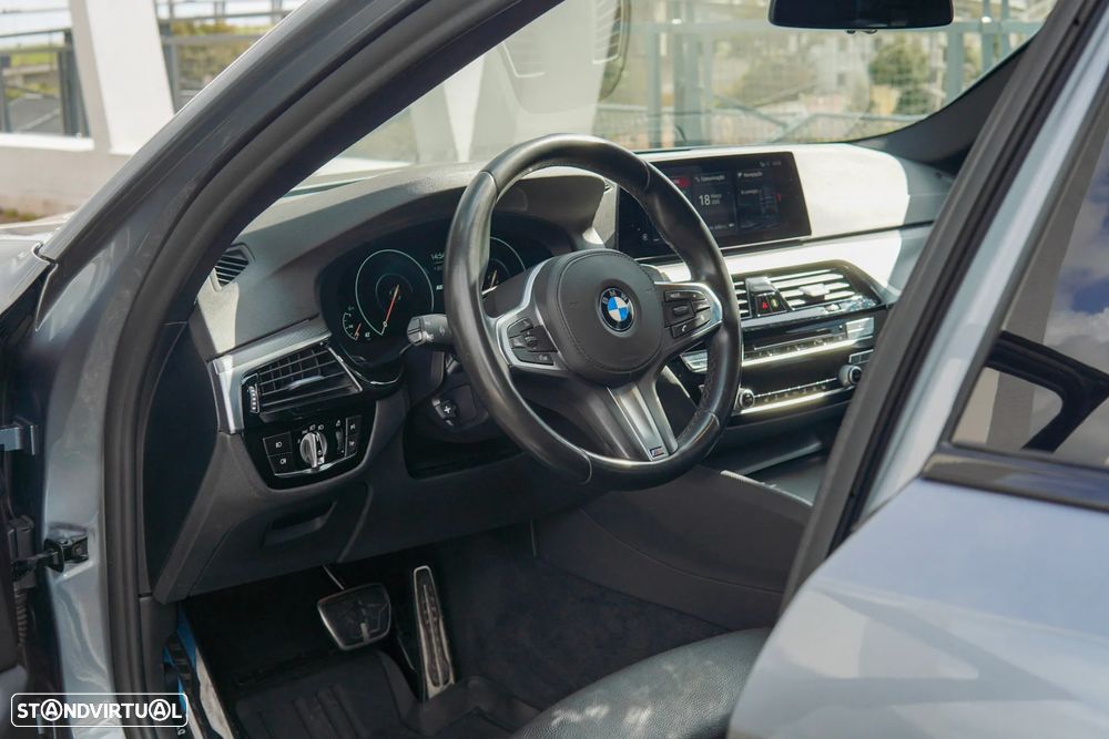 BMW 530 e Pack Desportivo M - 16